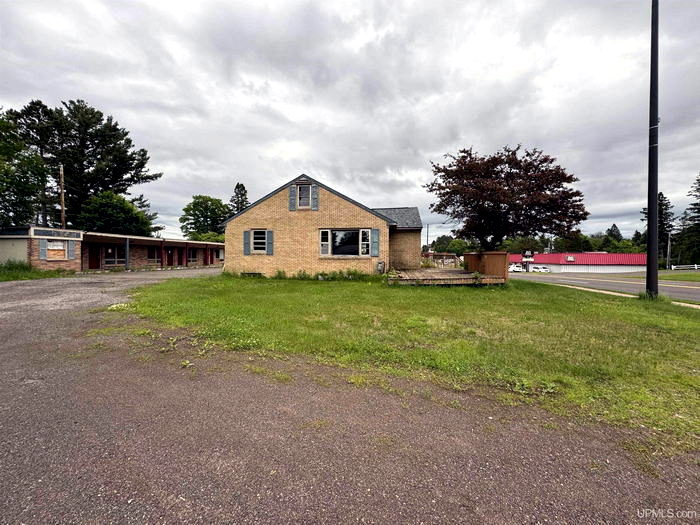 Crestview Motel (Crest View Motel) - Real Estate Listing Photo (newer photo)